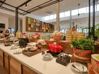 Bufet z jedzeniem w Sai Kaew