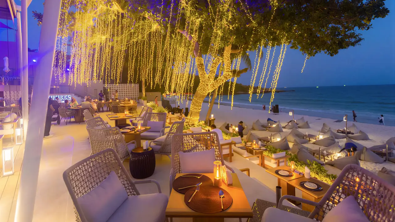 Strefa relaksu na plaży w Sai Kaew
