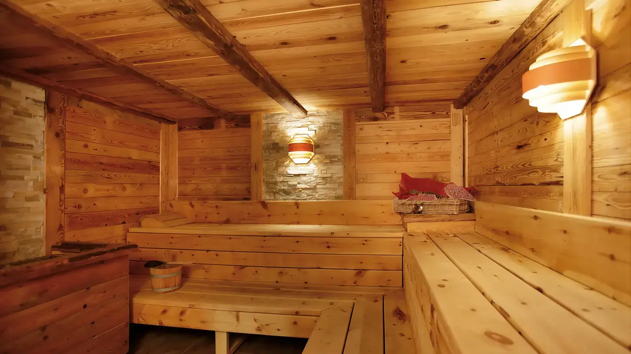 Drewniana sauna w hotelu Salvadori