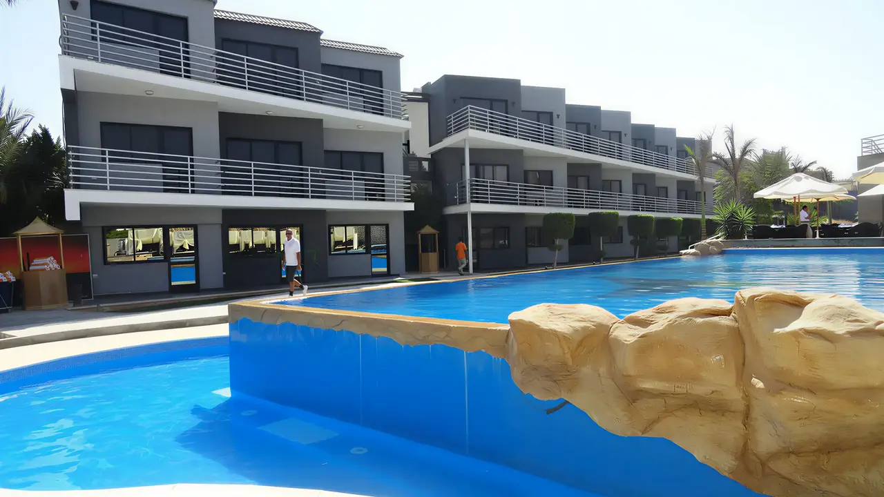 Basen przy hotelu Sea Gull Beach Resort