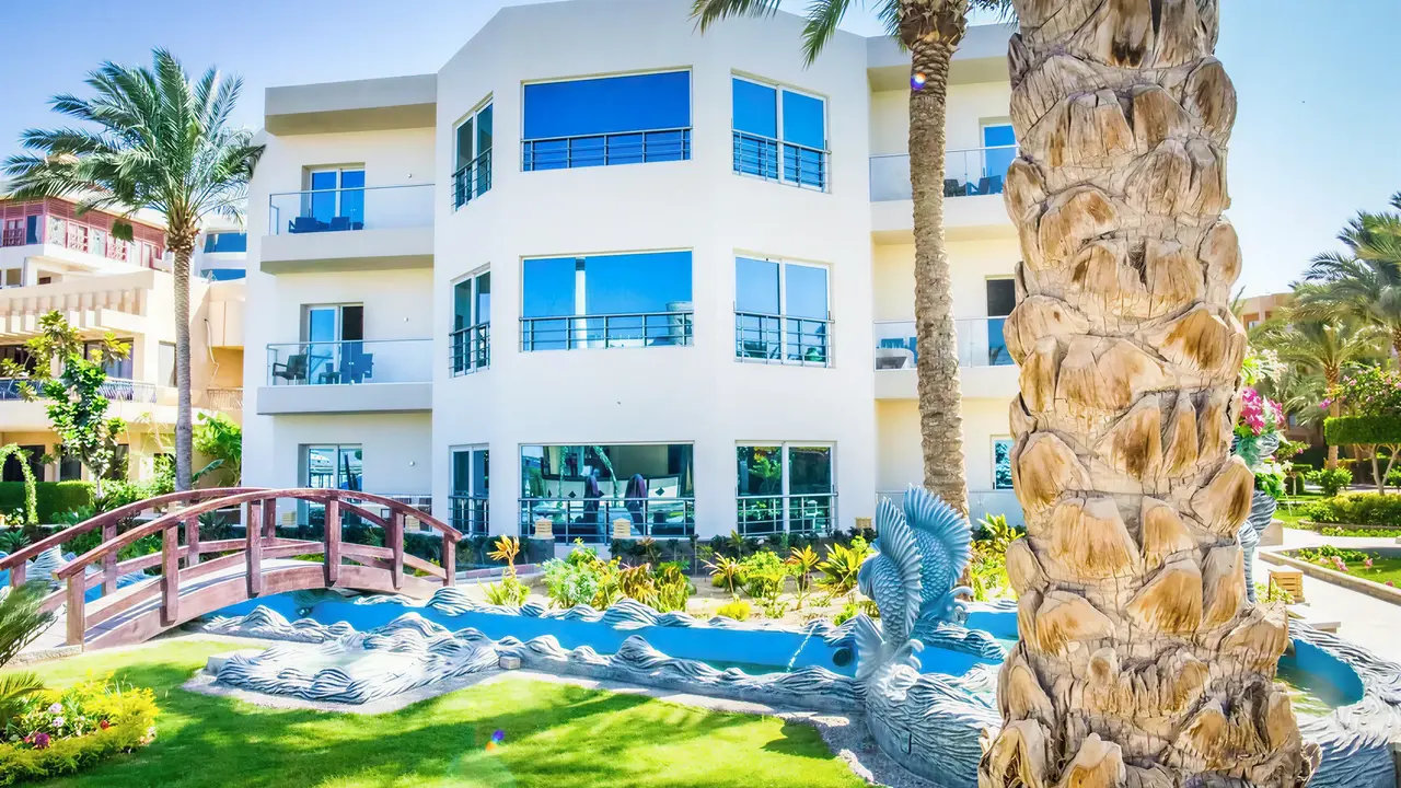 Widok na budynek hotelu Sea Gull Beach Resort