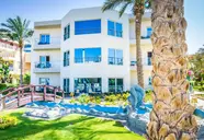 Widok na budynek hotelu Sea Gull Beach Resort