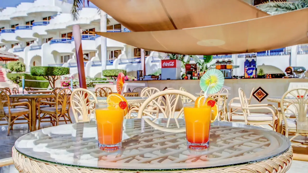 Bar przy basenie w Sea Gull Beach Resort
