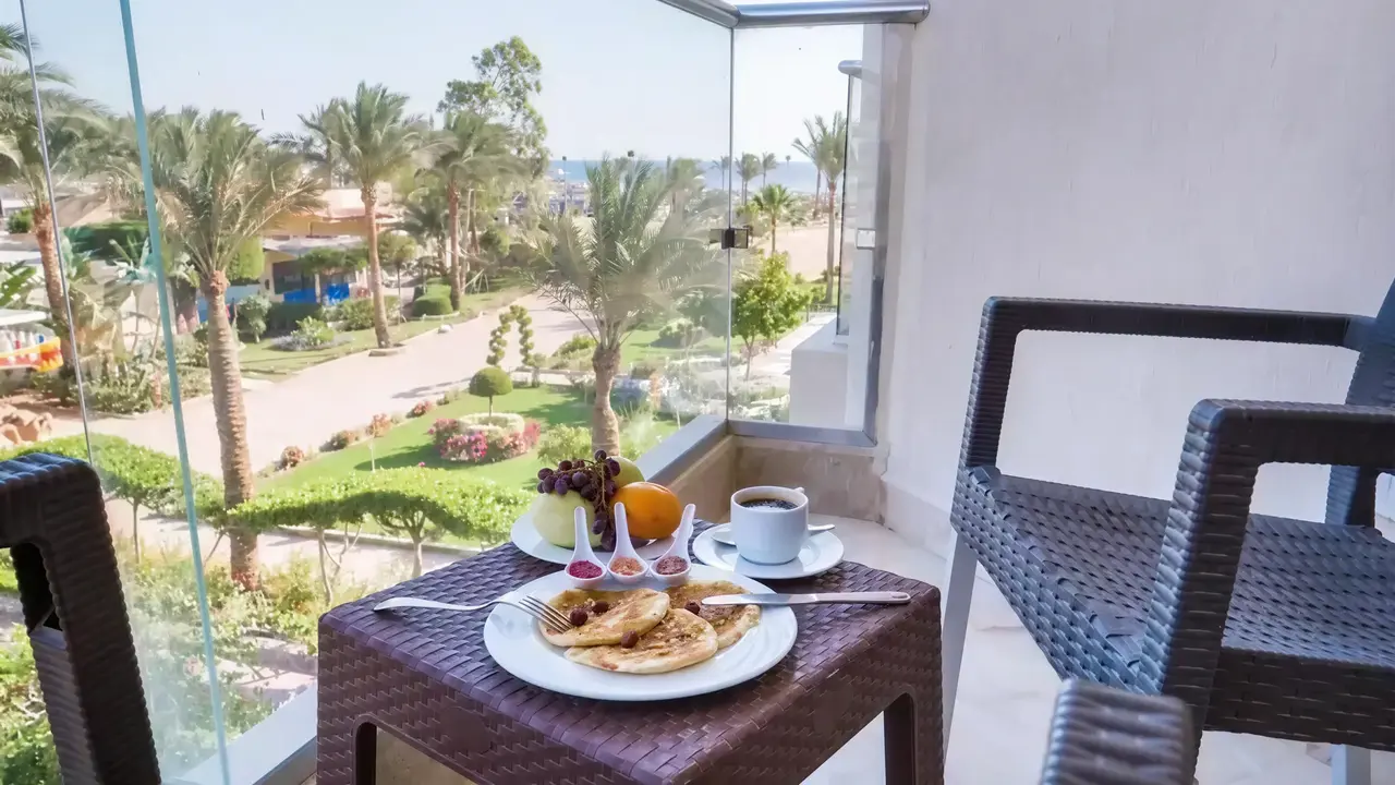 Prywatny balkon pokoju w Sea Gull Beach Resort