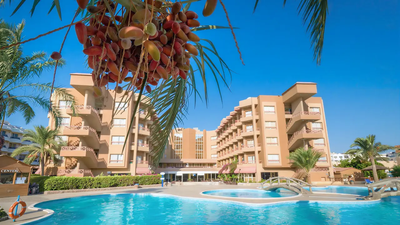 Basen przy hotelu Sea Gull Beach Resort