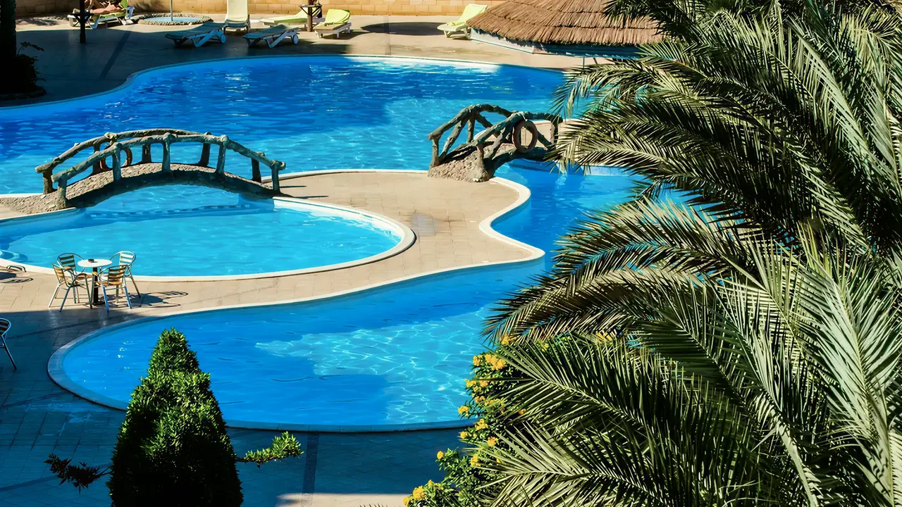 Basen przy hotelu Sea Gull Beach Resort