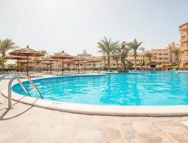 Basen przy hotelu Sea Gull Beach Resort