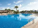 Basen z leżakami w hotelu Seabel Rym Beach Club