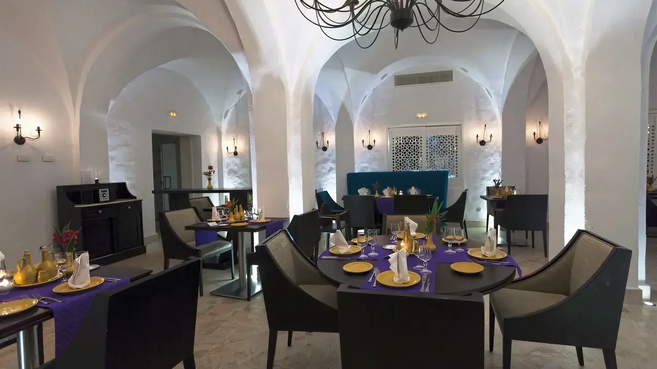 Elegancka restauracja w hotelu Seabel Rym Beach Club