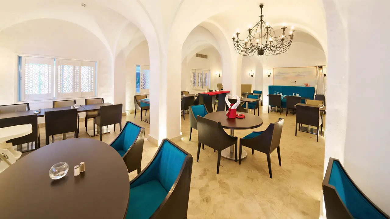 Jadalnia z meblami w hotelu Seabel Rym Beach Club
