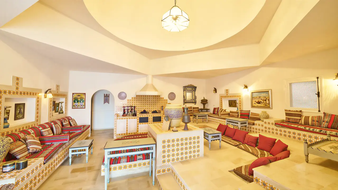 Wnętrze wspólnej strefy wypoczynku w Seabel Rym Beach Club