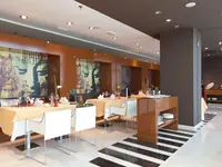 Restauracja w hotelu Senator Banus Spa z nakrytymi stołami