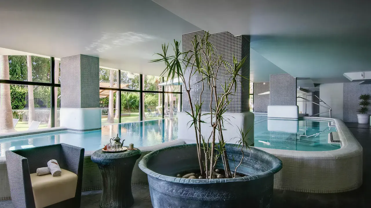 Kryty basen wellness w Senator Banus Spa
