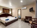 Pokój z łóżkiem w hotelu Senegambia Beach