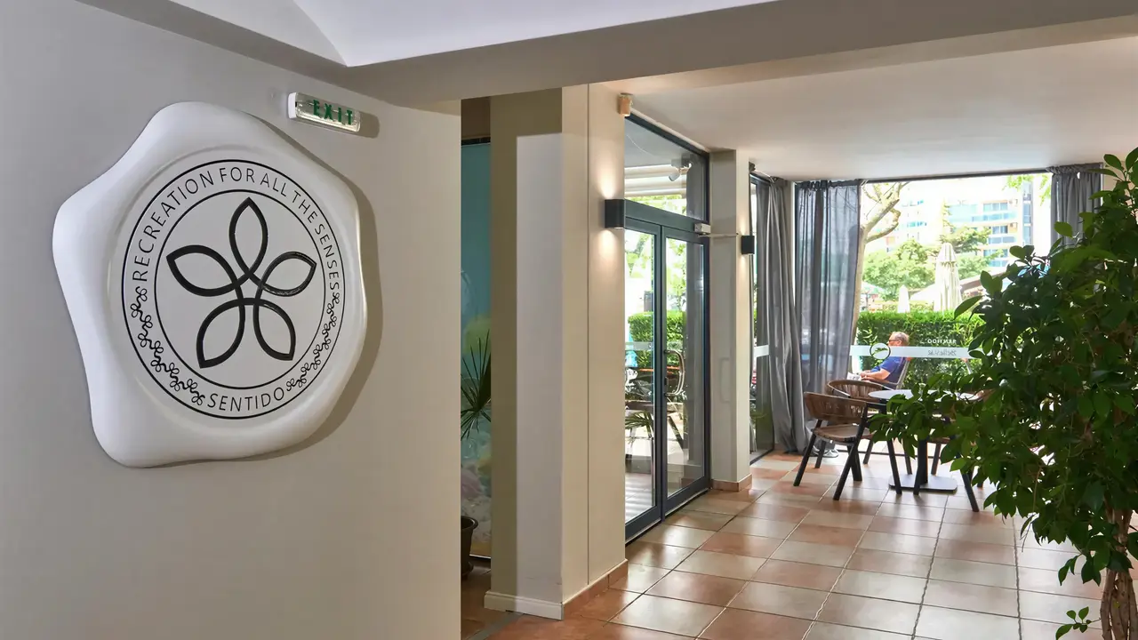 Wnętrze holu w Sentido Bellevue Beach 