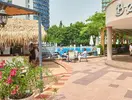 Basen i strefa wypoczynku w Sentido Bellevue Beach 