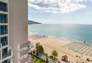Widok na plażę z budynku Sentido Bellevue Beach 