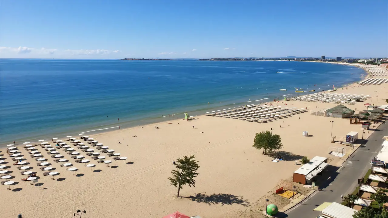 Plaża z parasolami w Sentido Bellevue Beach 