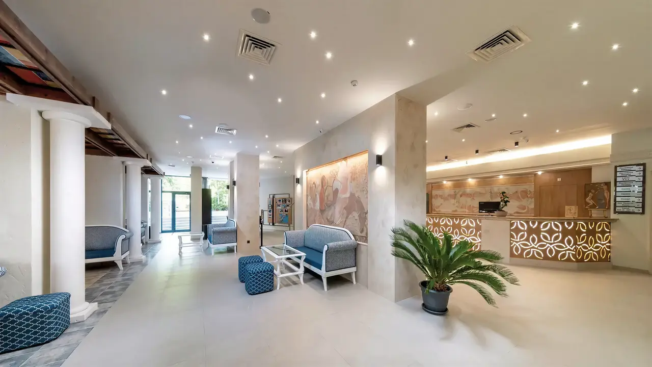 Wnętrze recepcji i lobby w Sentido Bellevue Beach 