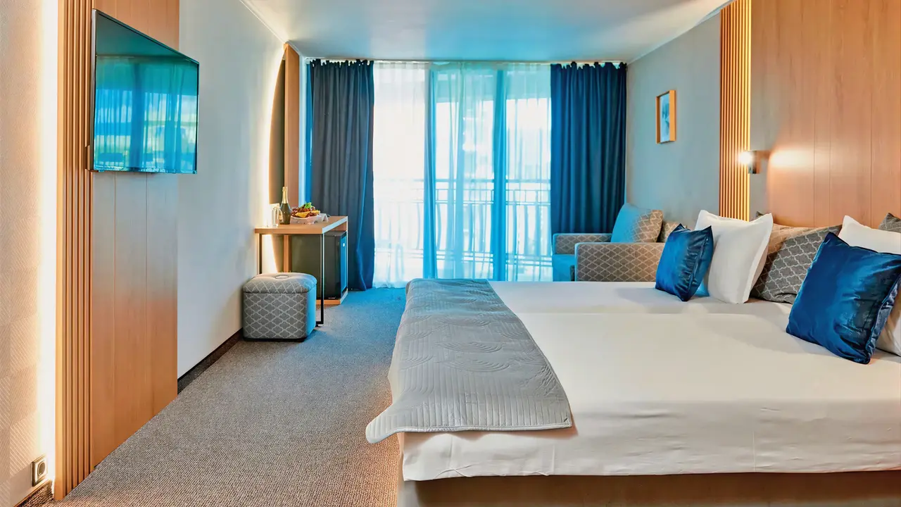 Nowoczesny pokój z łóżkiem w Sentido Bellevue Beach 
