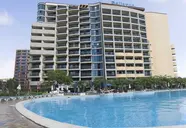 Budynek i basen w Sentido Bellevue Beach 