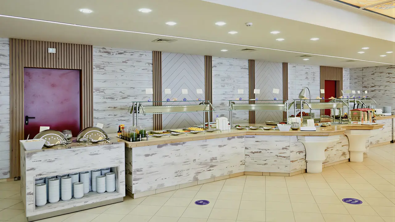 Bufet z jedzeniem w Sentido Bellevue Beach 