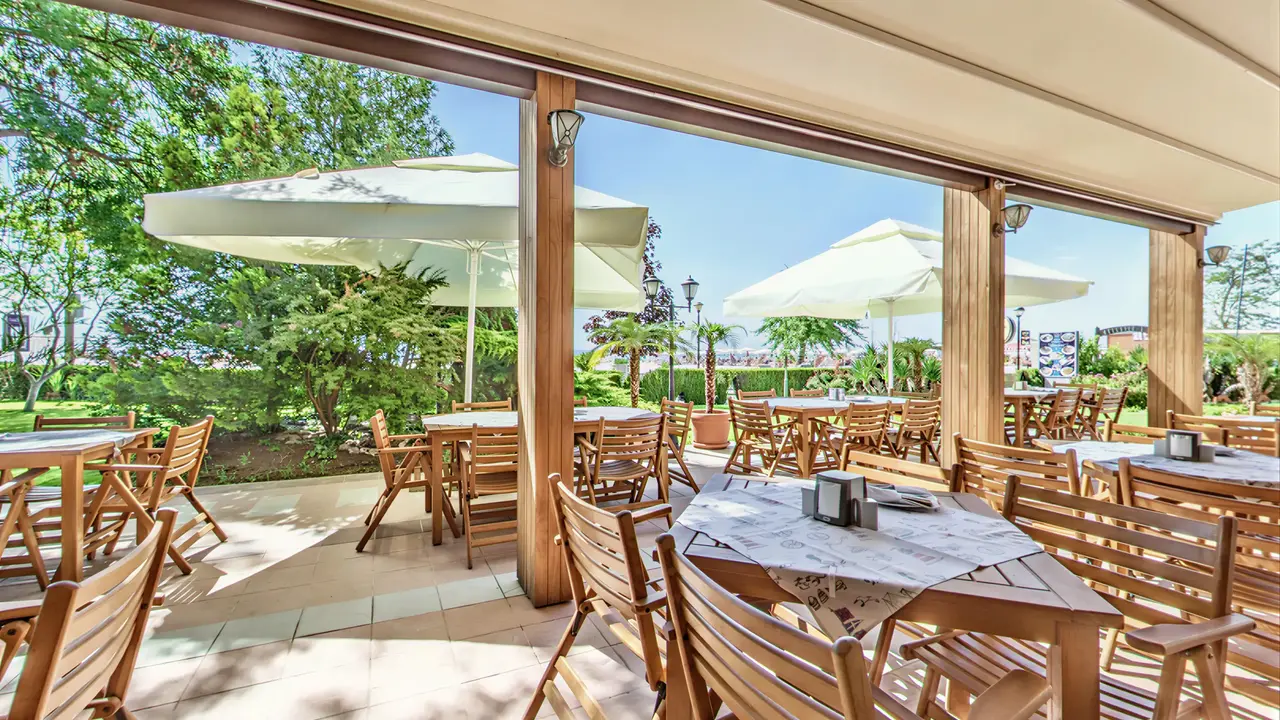 Restauracja na zewnątrz w Sentido Bellevue Beach 