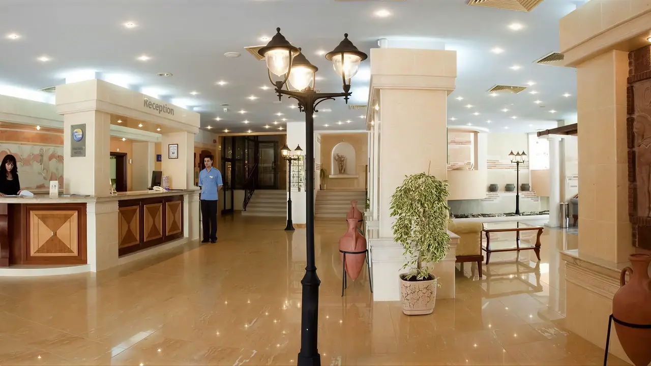 Recepcja i hol w hotelu Sentido Bellevue Beach 