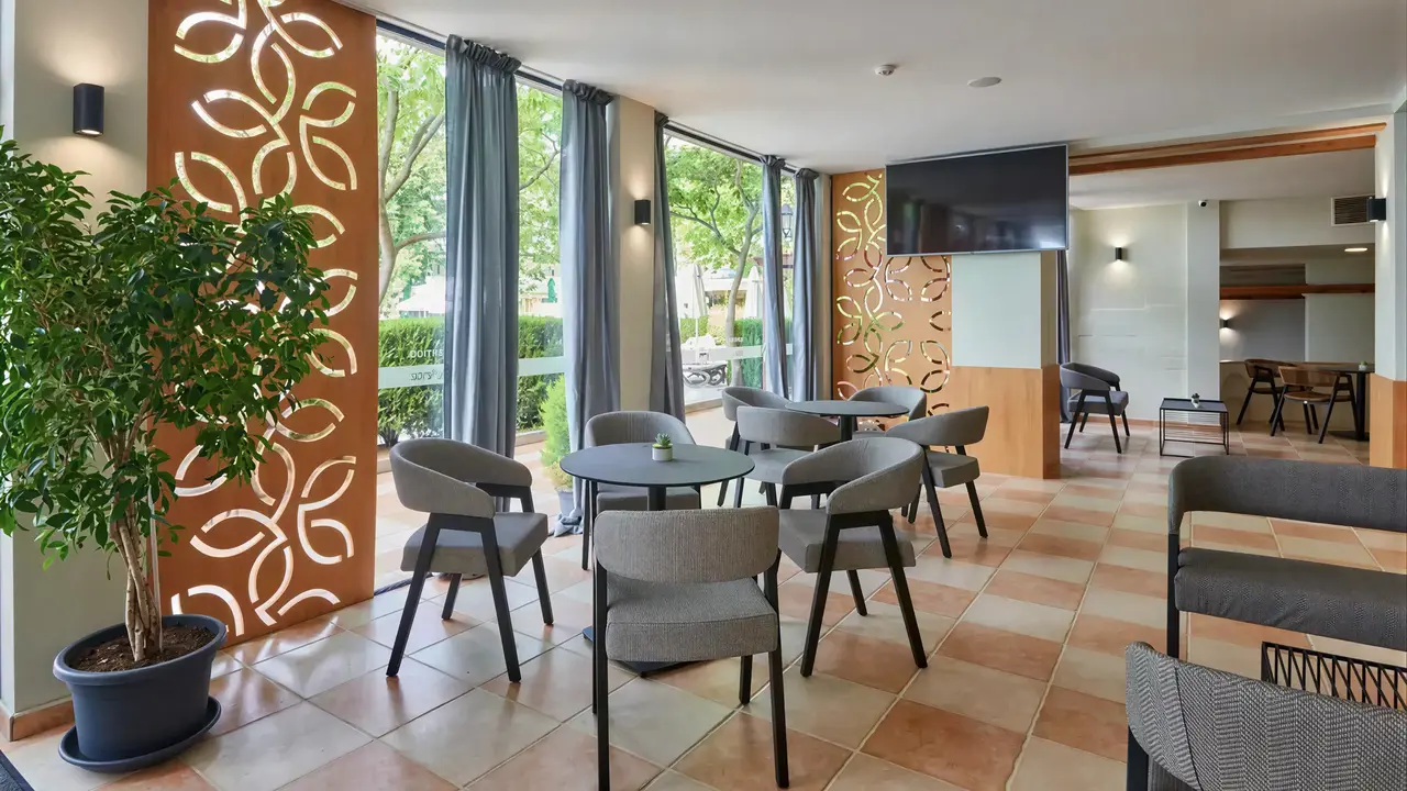 Wnętrze wspólnej strefy wypoczynkowej w Sentido Bellevue Beach 