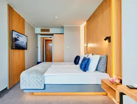 Nowoczesny pokój z łóżkiem w Sentido Bellevue Beach 