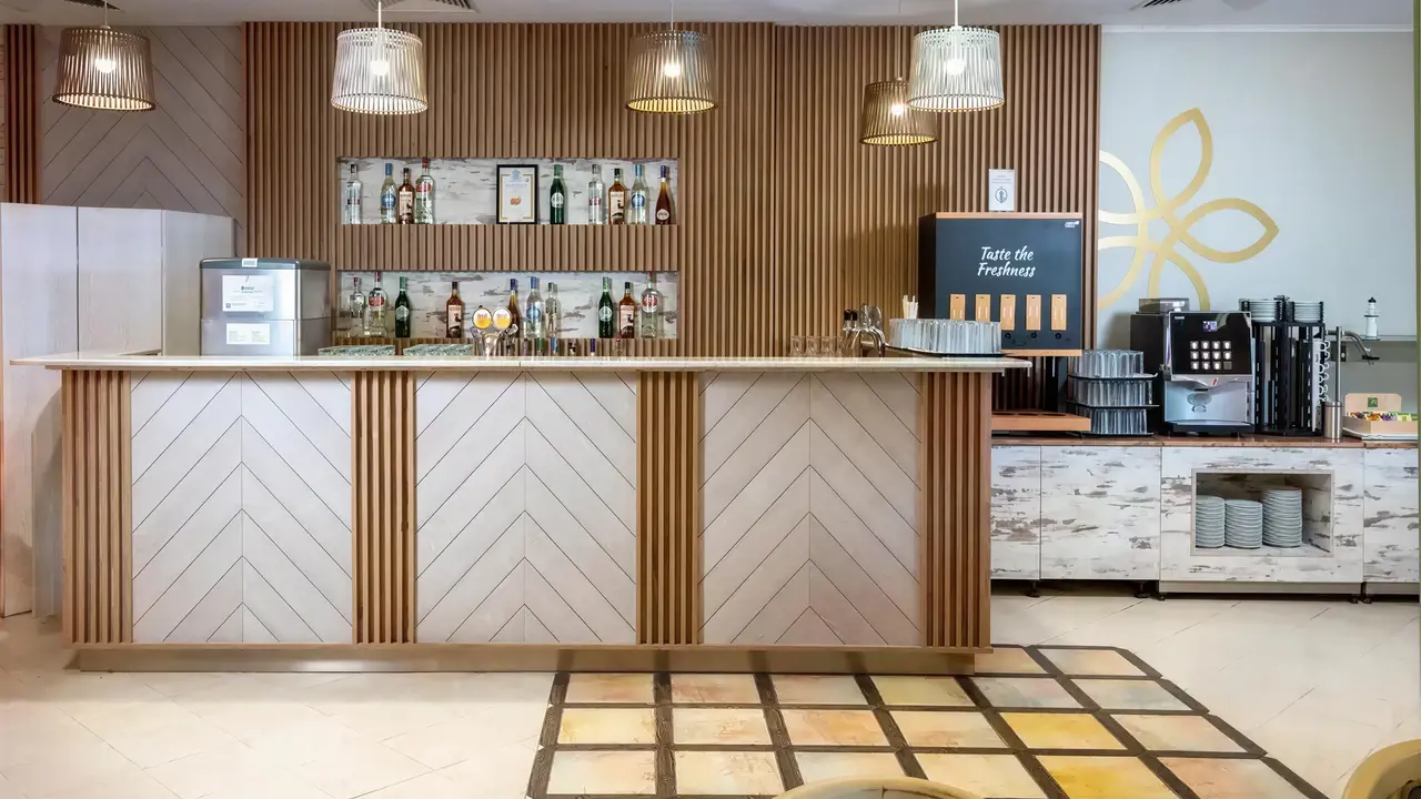 Nowoczesny bar w hotelu Sentido Bellevue Beach 