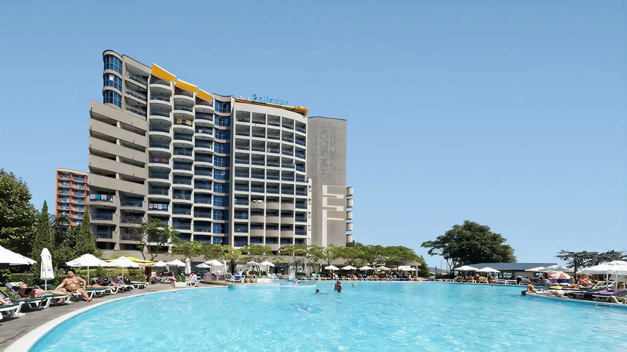 Widok na kompleks i basen Sentido Bellevue Beach 