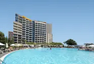 Widok na kompleks i basen Sentido Bellevue Beach 