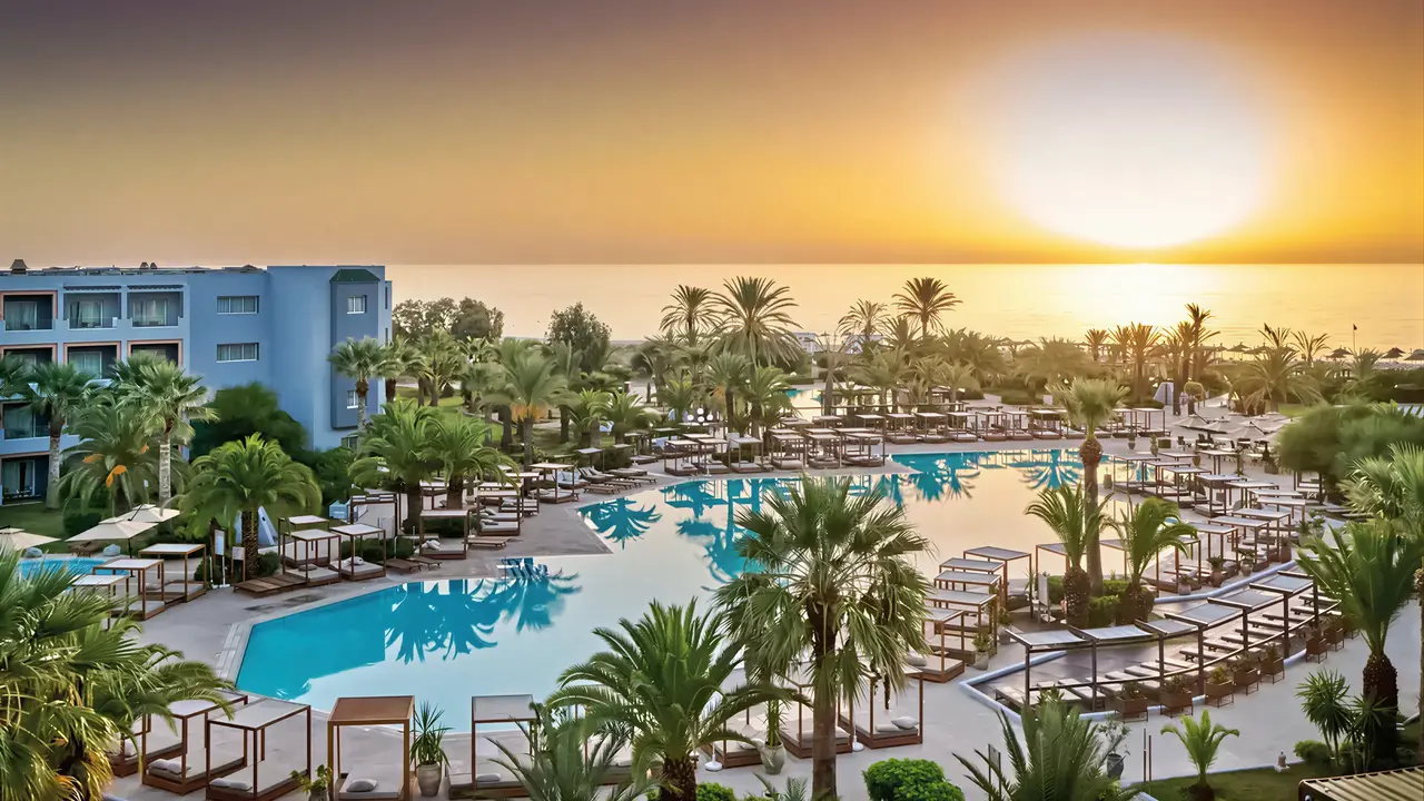 Widok na kompleks basenów w Sentido Marillia Resort & Spa