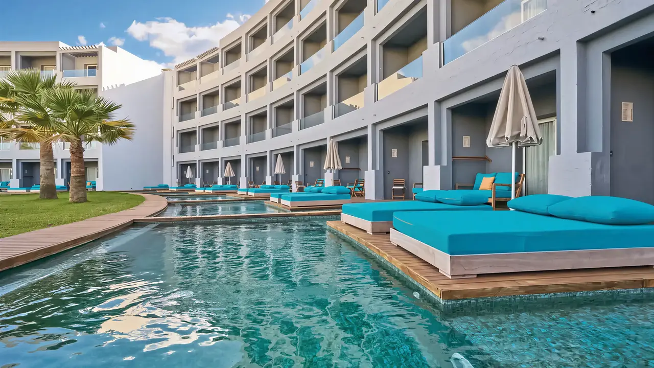 Basen i leżaki w Sentido Marillia Resort & Spa