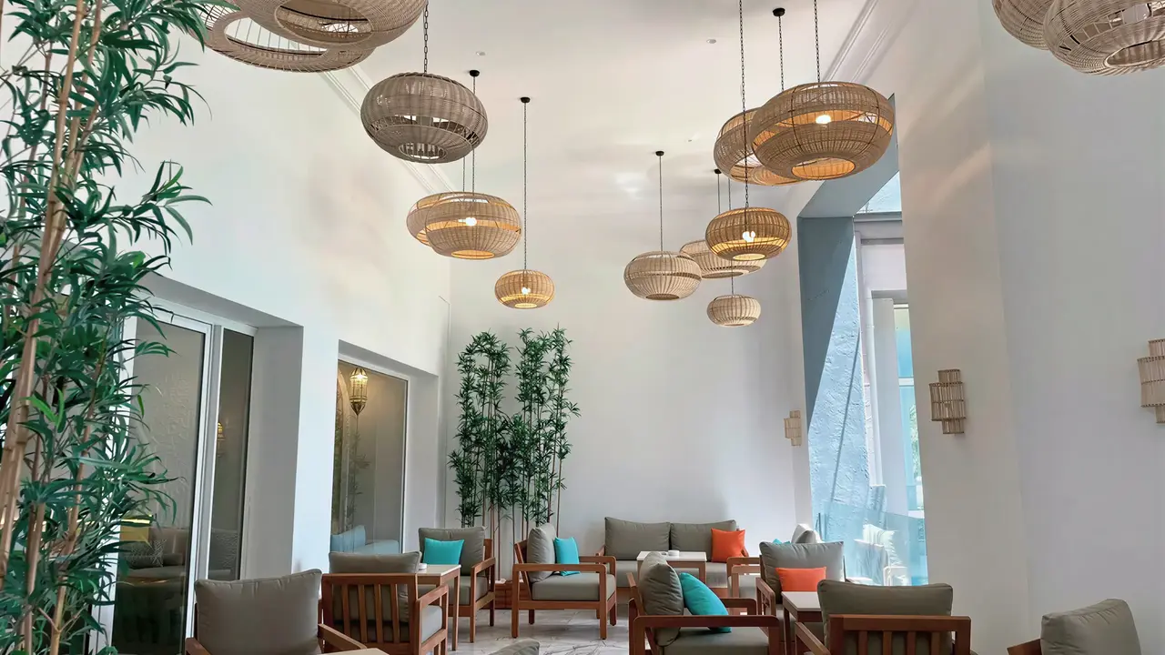 Wnętrze lobby z meblami w Sentido Marillia Resort & Spa