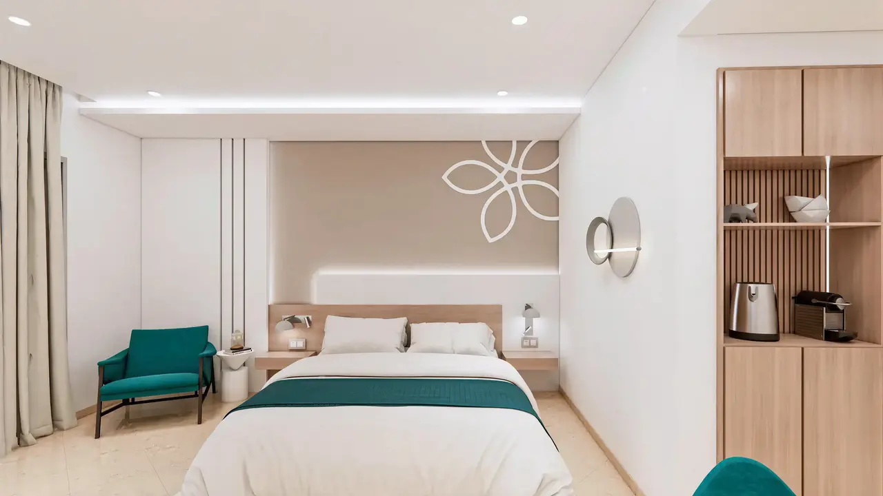 Nowoczesna sypialnia w Sentido Marillia Resort & Spa z wygodnym łóżkiem