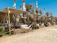 Strefa relaksu na plaży w Sentido Marillia Resort & Spa
