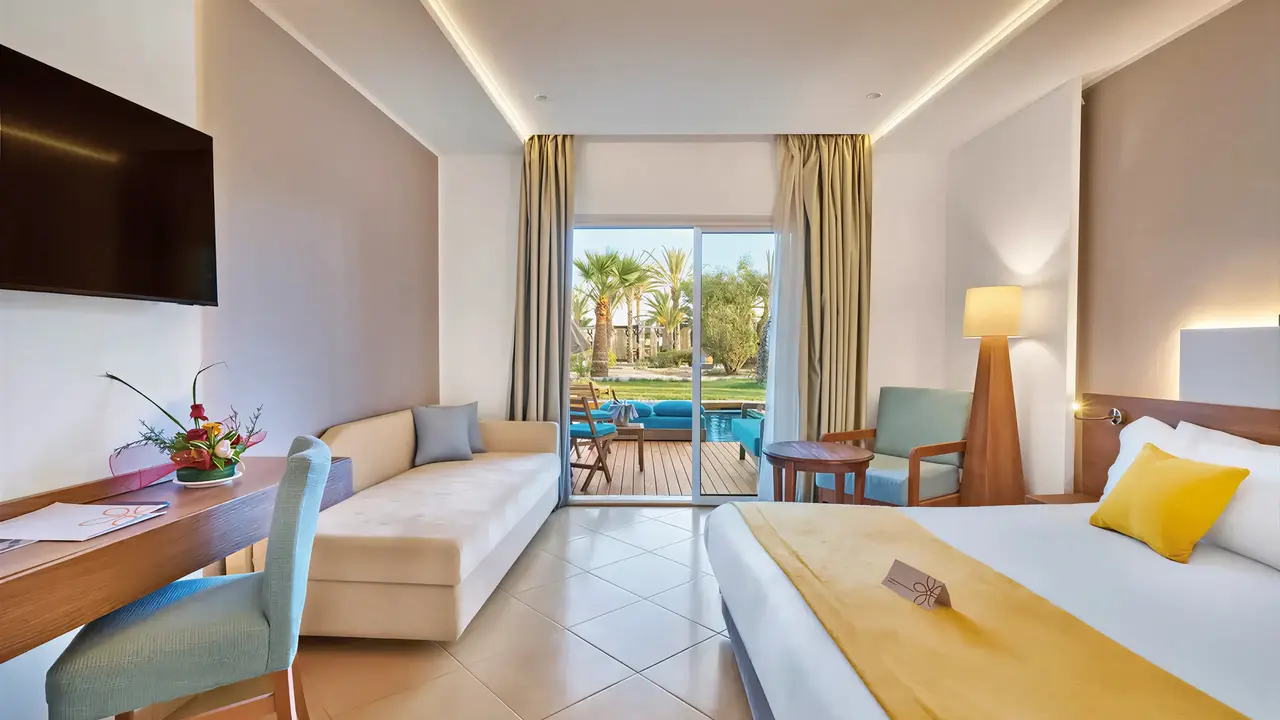 Nowoczesny pokój z łóżkiem w Sentido Marillia Resort & Spa