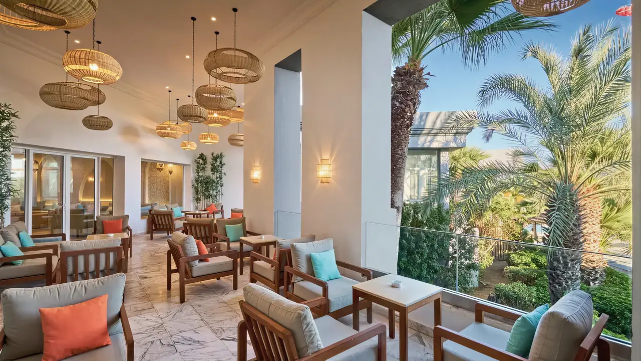 Elegancki salon w Sentido Marillia Resort & Spa z wygodnymi fotelami