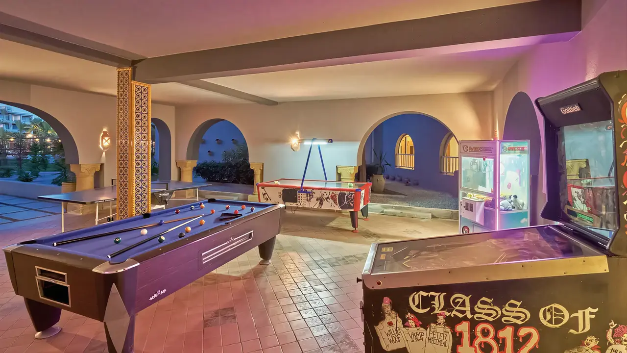 Sala gier z bilardem w Sentido Marillia Resort & Spa