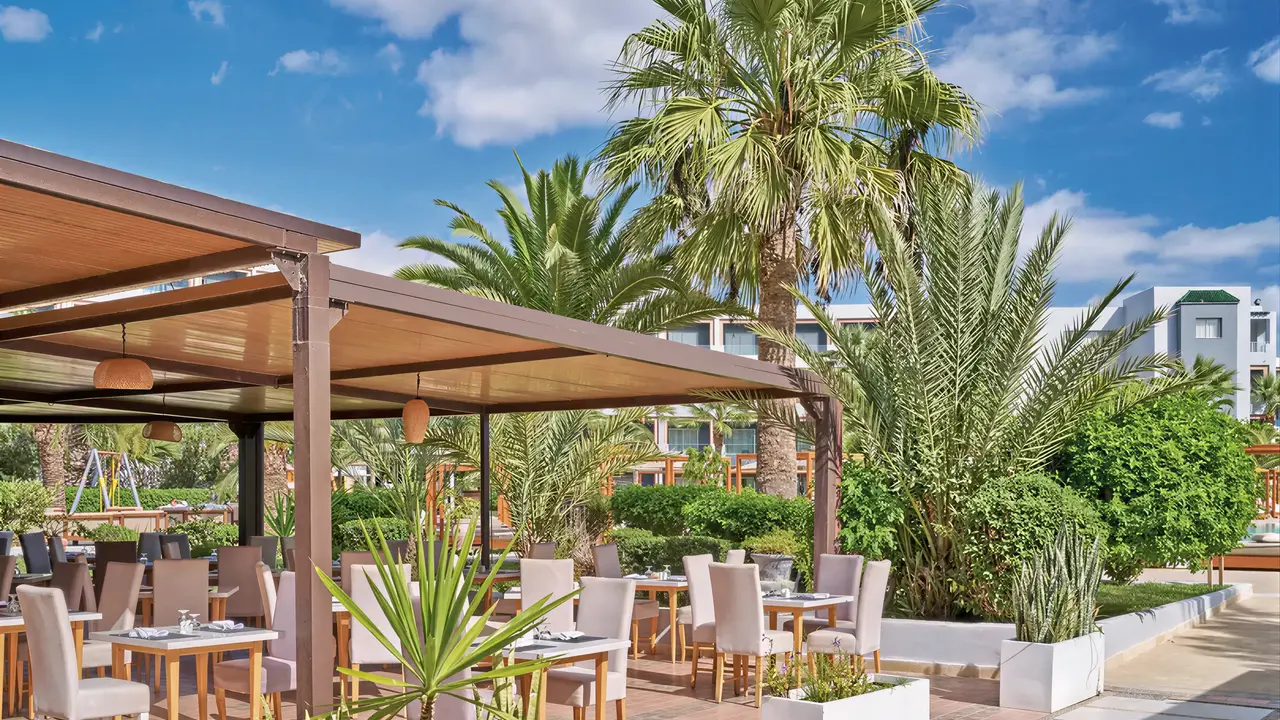 Restauracja na zewnątrz w Sentido Marillia Resort & Spa