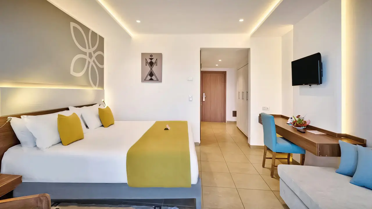 Nowoczesny pokój z łóżkiem w Sentido Marillia Resort & Spa