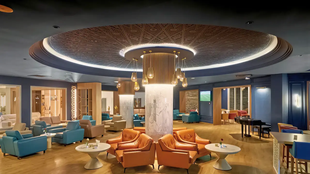 Nowoczesny salon dla gości w Sentido Marillia Resort & Spa