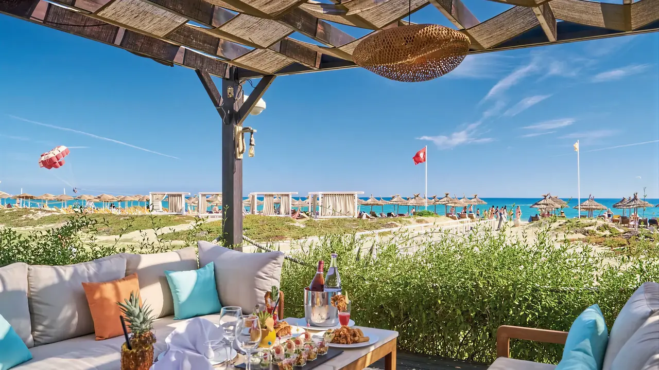 Strefa relaksu na plaży w Sentido Marillia Resort & Spa