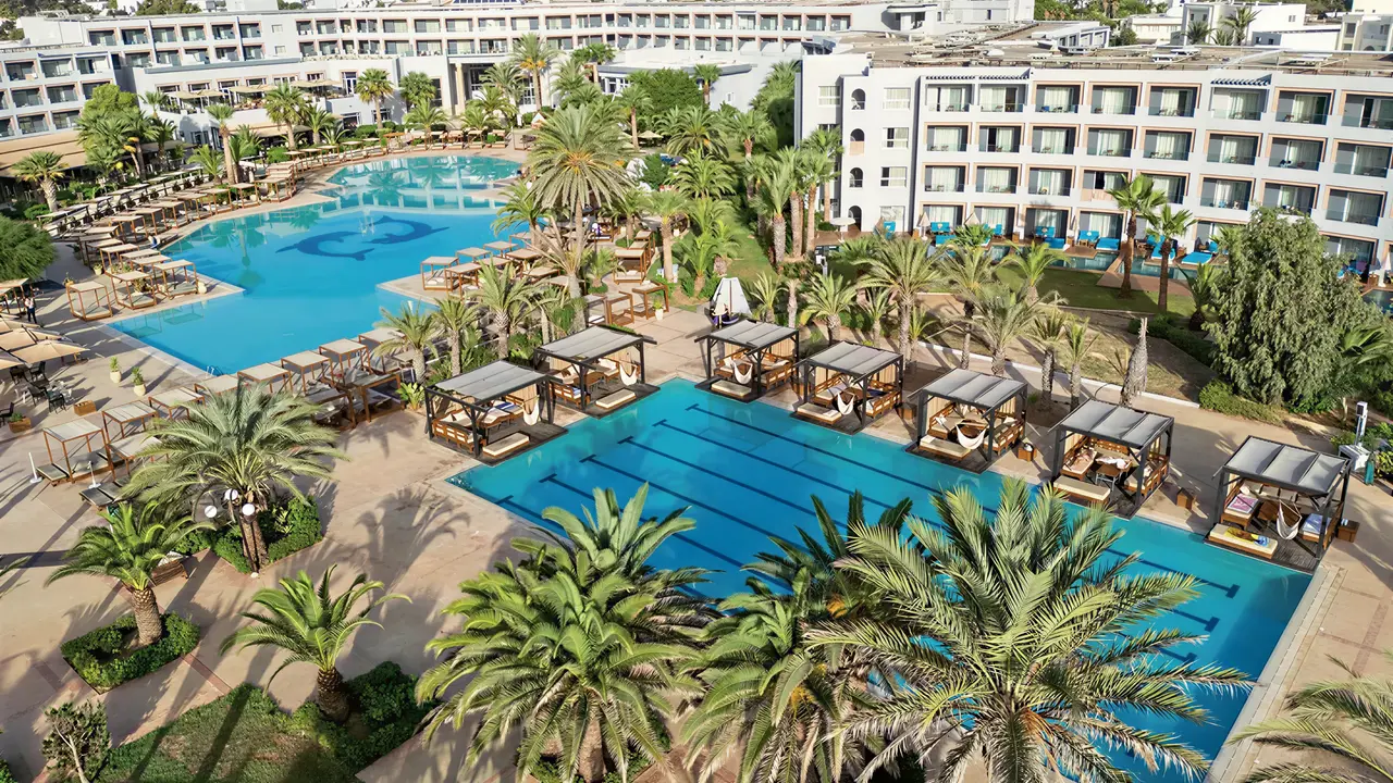 Widok na kompleks basenów w Sentido Marillia Resort & Spa