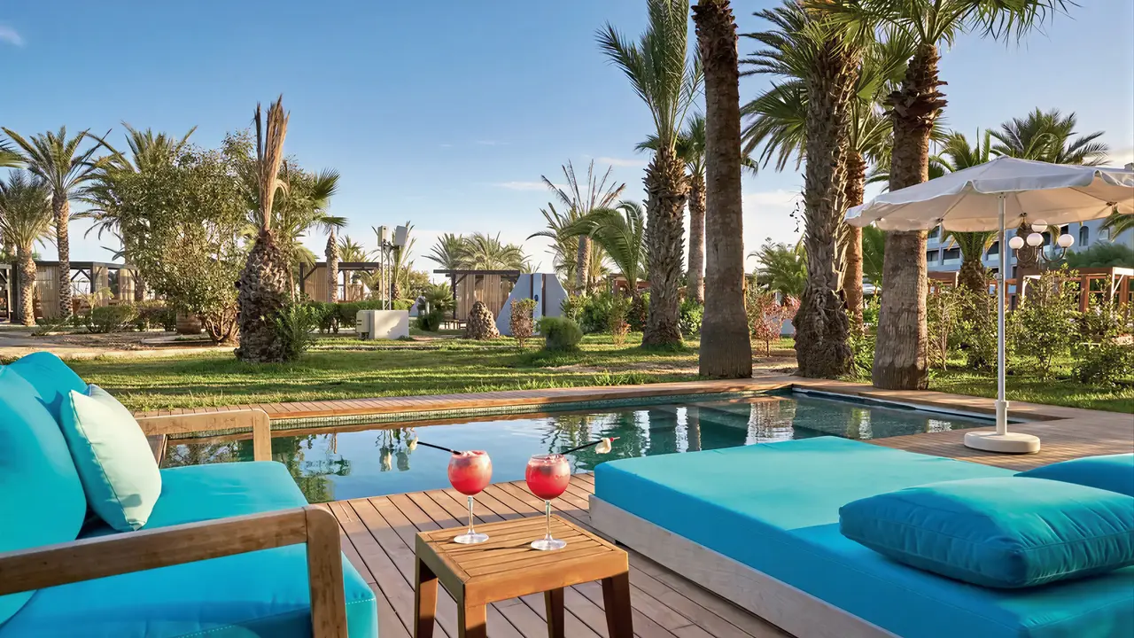 Basen i strefa wypoczynku w Sentido Marillia Resort & Spa