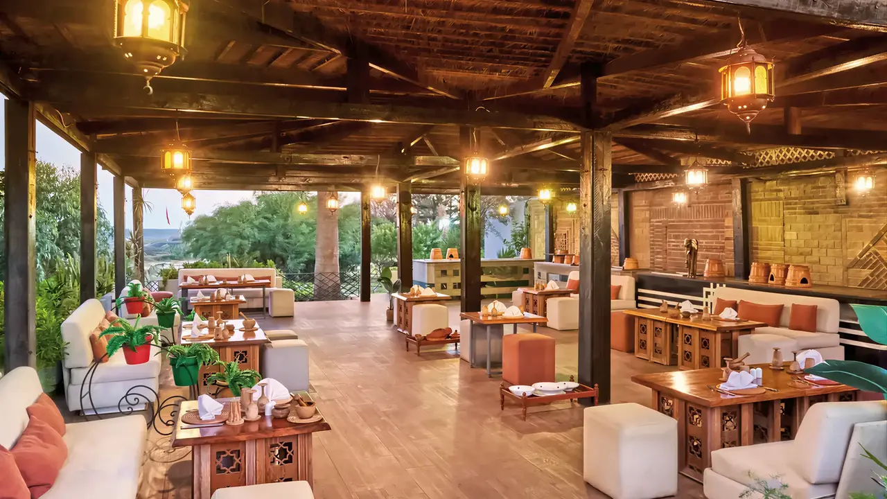 Strefa relaksu w Sentido Marillia Resort & Spa z widokiem na morze