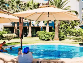 Basen z parasolami w Sentido Marillia Resort & Spa