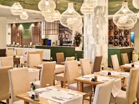 Restauracja w hotelu Sentido Marillia Resort & Spa z nakrytymi stołami